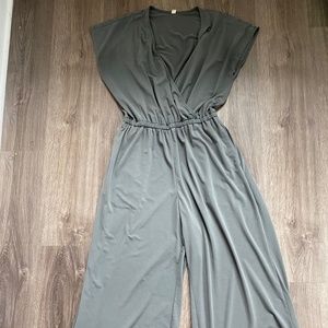 Uniqlo Wide Leg Jumpsuit Size M Grey